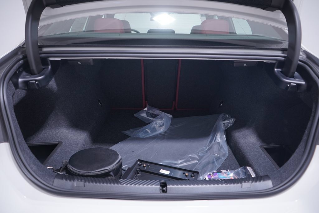 Used 2026 BMW 530i w/ M Sport Package RWD image 15