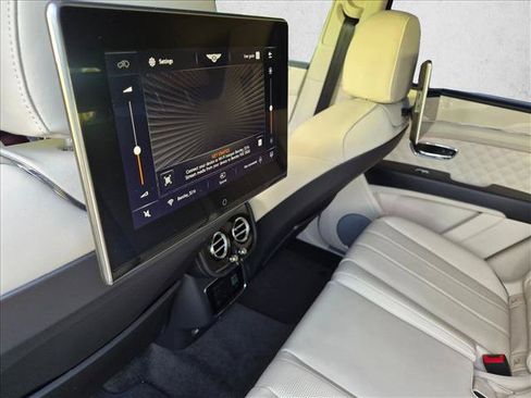 Used 2023 Bentley Bentayga AWD/4WD image 16