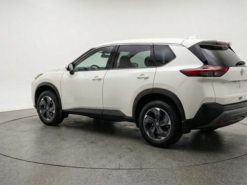 Used 2025 Nissan Rogue SV image 6