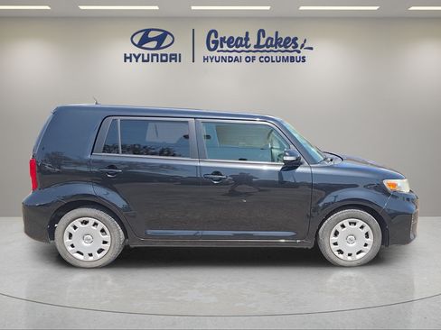 Used 2015 Scion xB FWD image 6