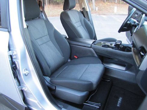 Used 2024 Nissan Rogue SV FWD image 26