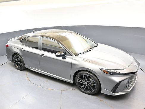 Used 2025 Toyota Camry XSE AWD/4WD image 43