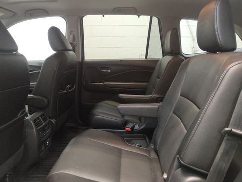 Used 2021 Honda Pilot Touring image 18