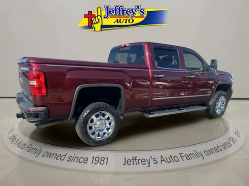 Used 2017 GMC Sierra 2500 Denali w/ Suspension Package, Off-Road AWD/4WD image 5
