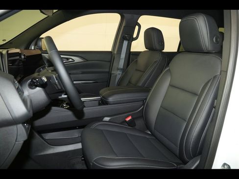 Used 2025 Chevrolet Traverse LT AWD/4WD image 23