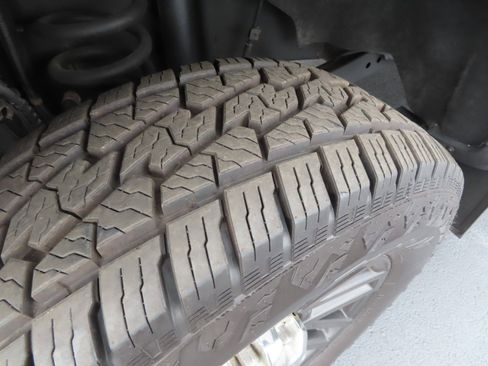 Used 2022 Ford F250 Lariat w/ Black Appearance Package image 12