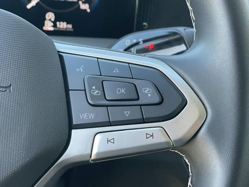 Used 2025 Volkswagen Tiguan SE image 9