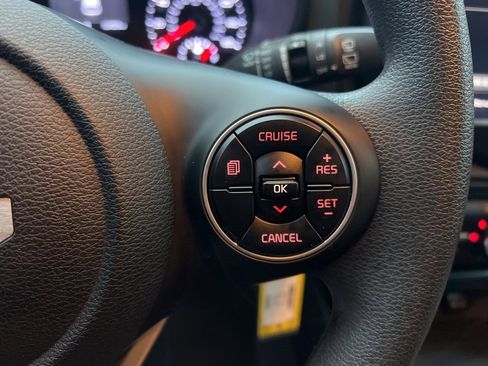 Used 2022 Kia Soul LX image 15