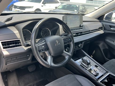 Used 2024 Mitsubishi Outlander FWD image 24