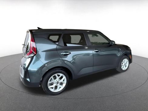 Used 2025 Kia Soul LX w/ LX Technology Package FWD image 13