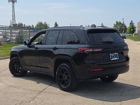 Certified 2024 Jeep Grand Cherokee Altitude AWD/4WD image 12