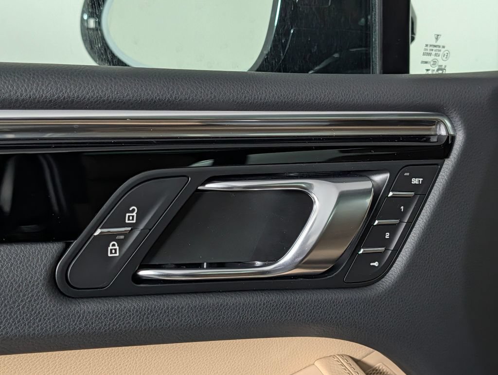Certified 2026 Porsche Macan AWD/4WD image 26