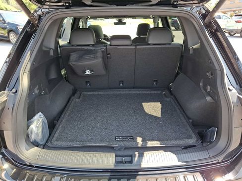 Used 2024 Volkswagen Tiguan SE R-Line AWD/4WD image 28