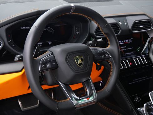 Used 2023 Lamborghini Urus S AWD/4WD image 15