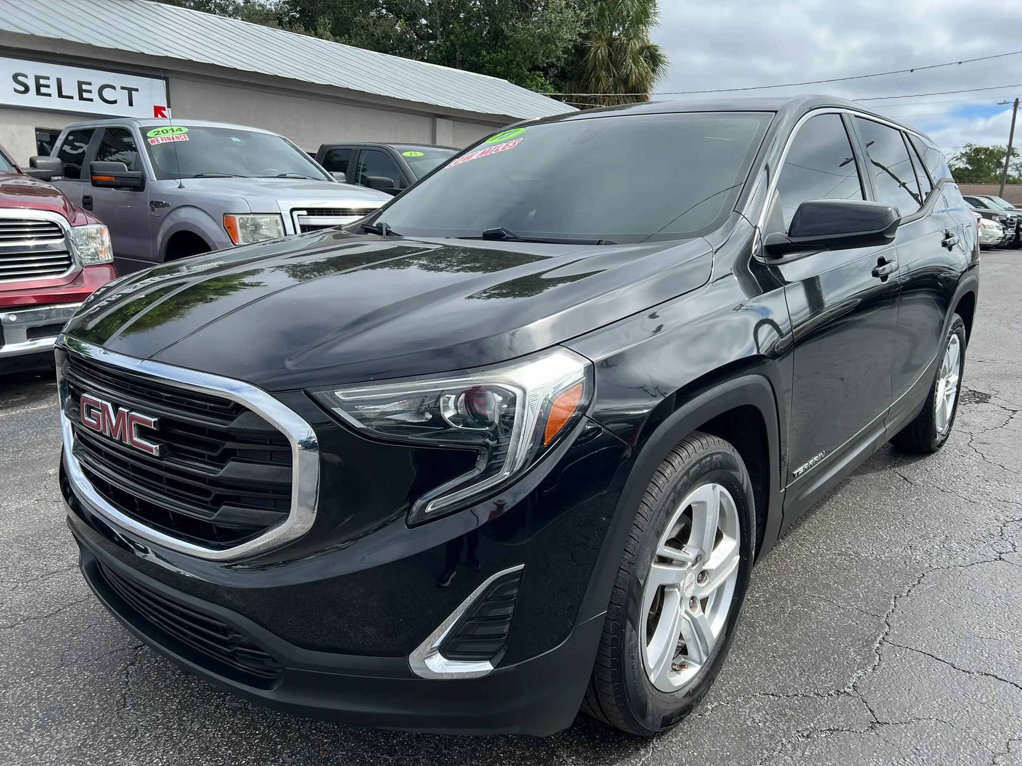 Used 2018 GMC Terrain SLE FWD image 2