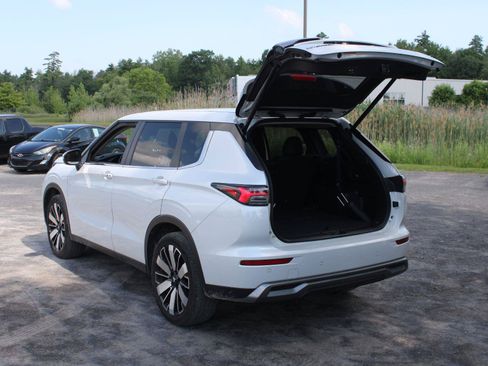 Used 2025 Mitsubishi Outlander SE AWD/4WD image 7