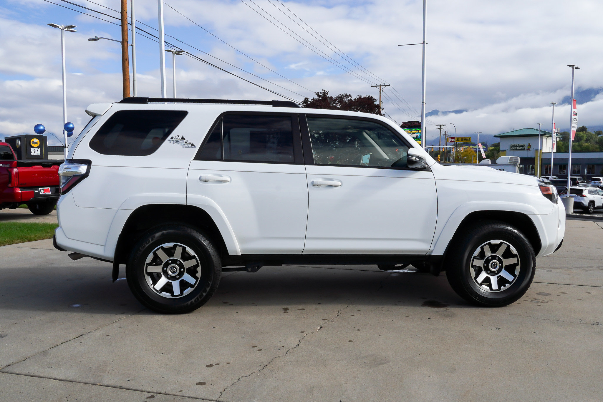 Certified 2024 Toyota 4Runner TRD Off-Road Premium w/ Moonroof Package AWD/4WD image 9