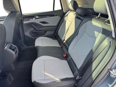 New 2025 Volkswagen Tiguan SE image 5