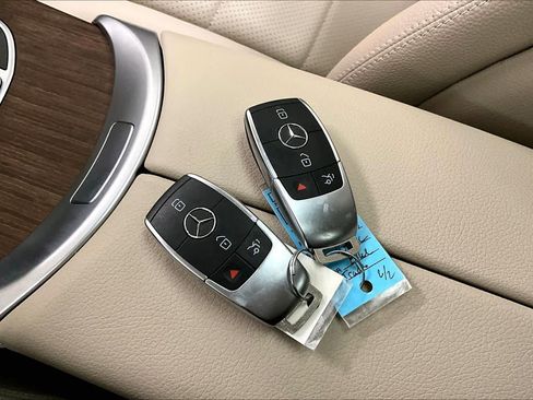 Used 2022 Mercedes-Benz GLC 300 4MATIC image 15