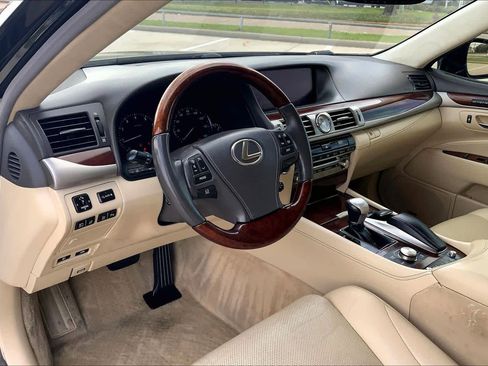 Used 2014 Lexus LS 460 w/ Ultra Luxury Package image 17