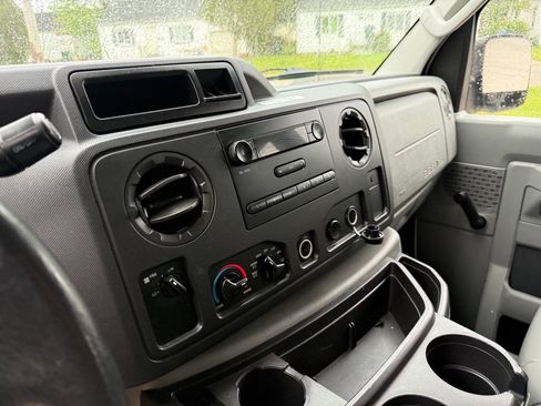 Used 2010 Ford E-250 and Econoline 250 RWD image 12