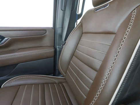 Used 2025 GMC Yukon Denali Ultimate w/ LPO, Floor Liner Package image 30