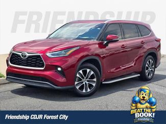 Used 2021 Toyota Highlander XLE FWD video 1