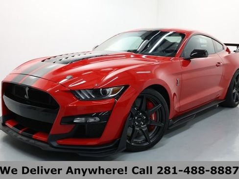 Used 2022 Ford Mustang Shelby GT500 w/ Carbon Fiber Track Pack RWD image 3