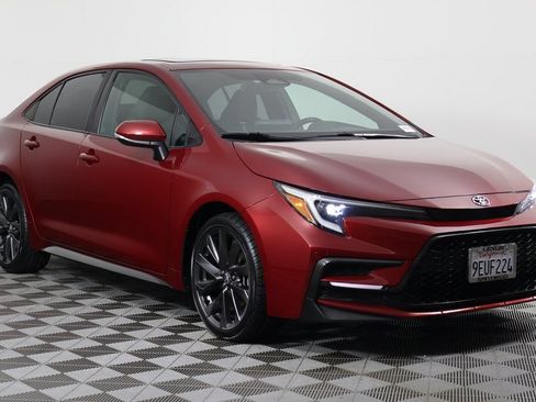 Used 2023 Toyota Corolla SE w/ SE Premium Package FWD image 3