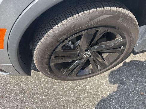 Used 2023 Volkswagen Tiguan SE R-Line image 4