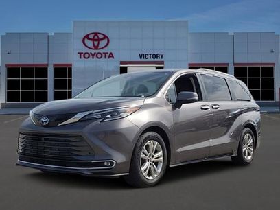 Used 2023 Toyota Sienna Platinum