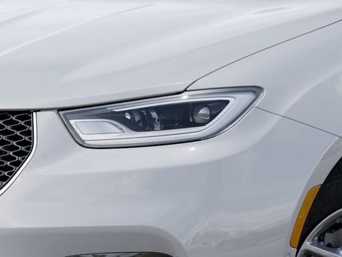 New 2026 Chrysler Pacifica Select image 15