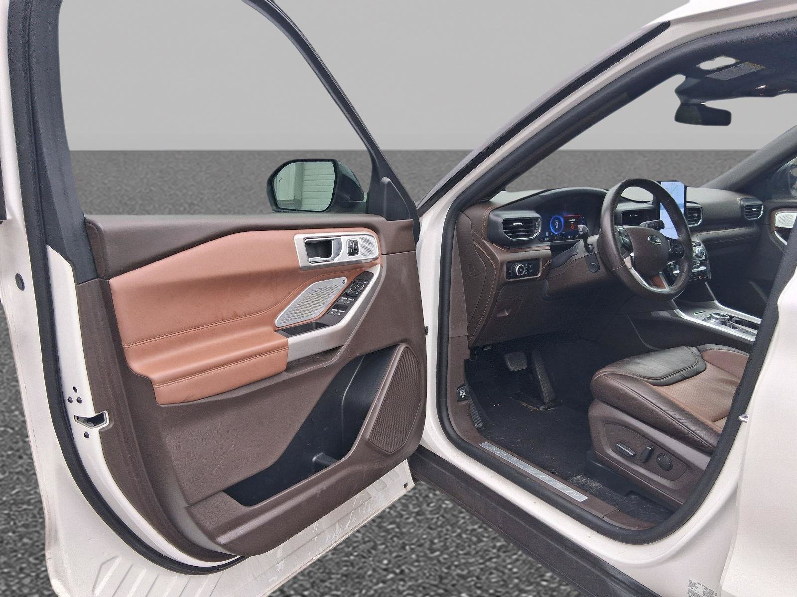 Used 2024 Ford Explorer King Ranch w/ Technology Package RWD image 10