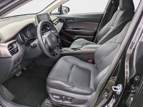 Used 2022 Toyota C-HR Limited image 11