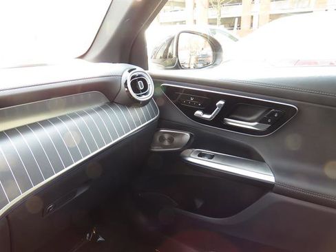 Used 2025 Mercedes-Benz GLC 300 4MATIC image 15