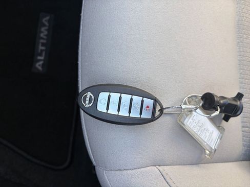 Used 2025 Nissan Altima 2.5 SV image 22