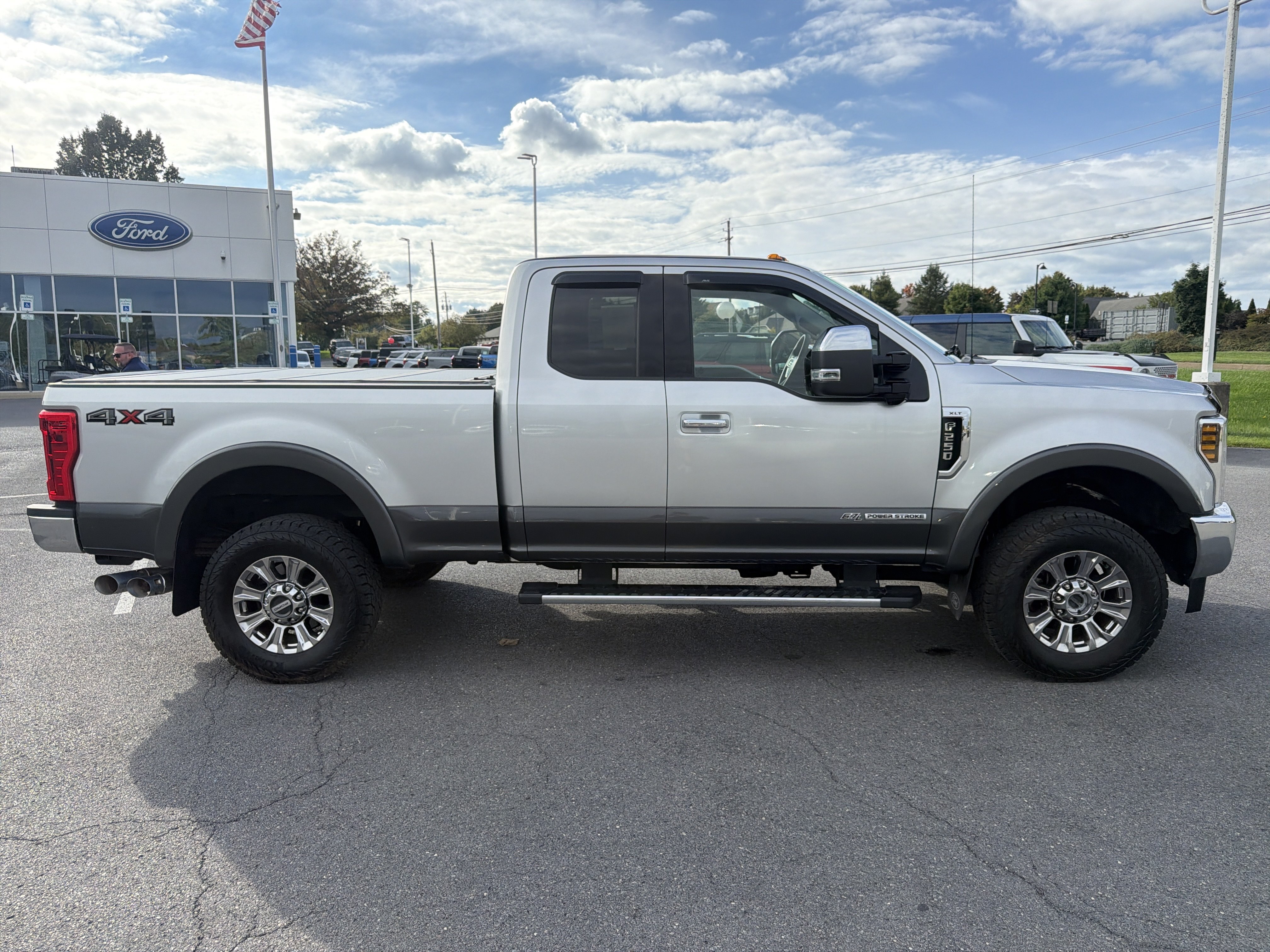Used 2019 Ford F250 XLT w/ XLT Premium Package AWD/4WD image 2