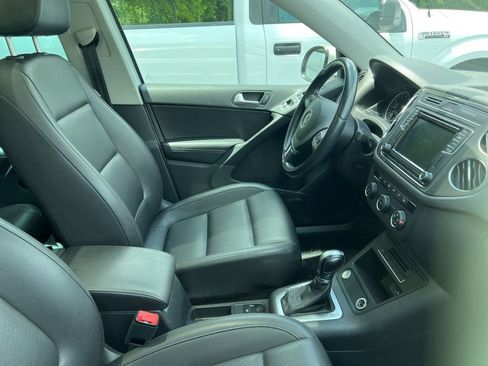 Used 2016 Volkswagen Tiguan SE FWD image 10