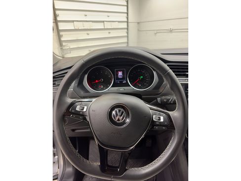 Used 2021 Volkswagen Tiguan SE AWD/4WD image 11