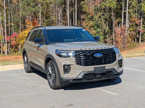 New 2026 Ford Explorer ST-Line w/ ST-Line Street Pack image 2