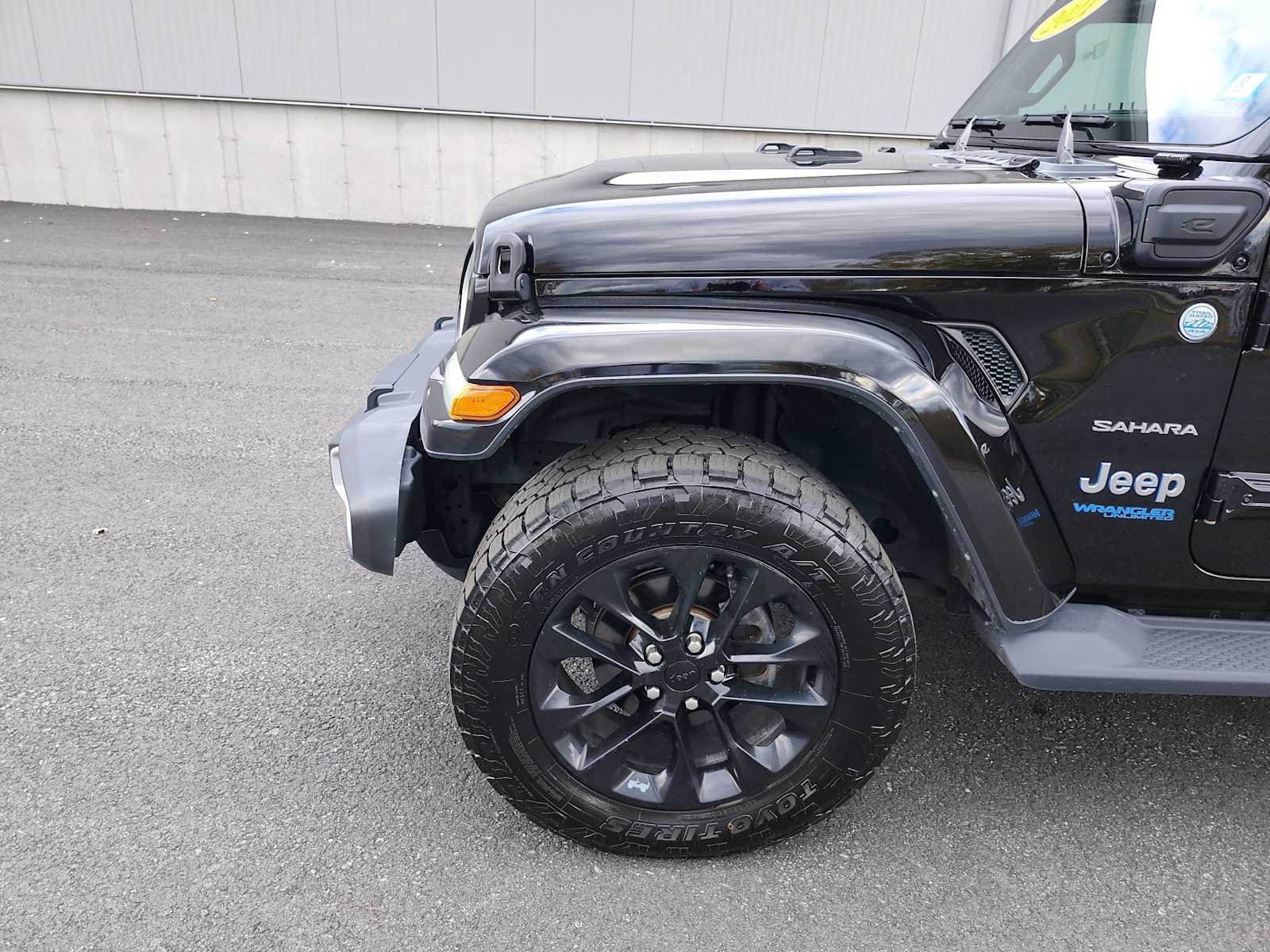 Used 2021 Jeep Wrangler Unlimited Sahara w/ Cold Weather Group AWD/4WD image 10