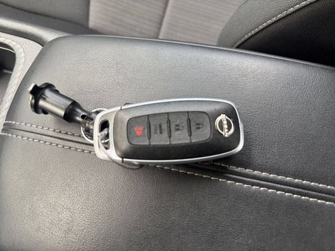 Used 2025 Nissan Sentra SV FWD image 21