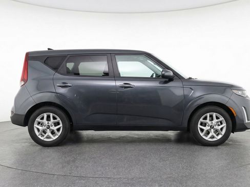 Used 2025 Kia Soul LX w/ LX Technology Package FWD image 11