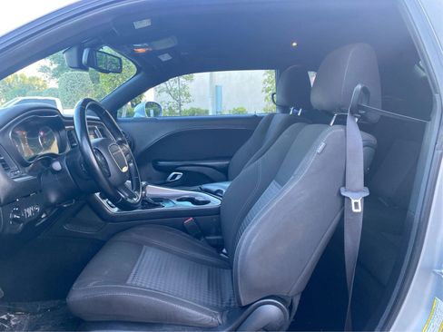 Used 2020 Dodge Challenger SXT RWD image 9