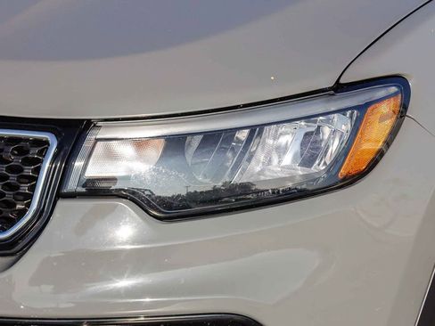 Used 2024 Jeep Compass Limited image 5