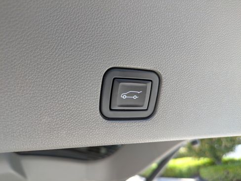 Used 2022 Cadillac XT6 Premium Luxury image 20