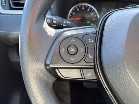 Used 2021 Toyota RAV4 XLE image 9