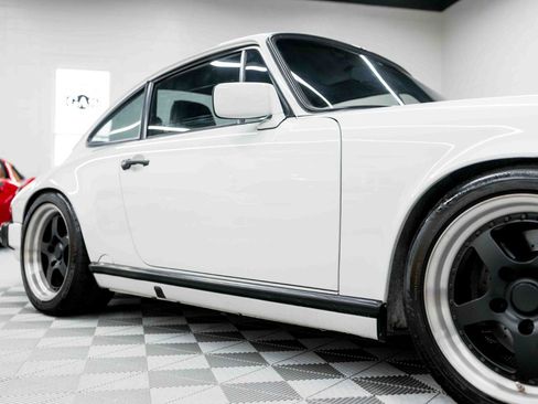 Used 1987 Porsche 911 Carrera RWD image 16