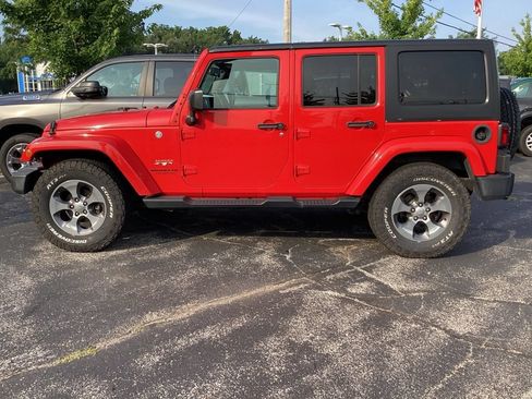 Used 2016 Jeep Wrangler Unlimited Sahara w/ Connectivity Group AWD/4WD image 6