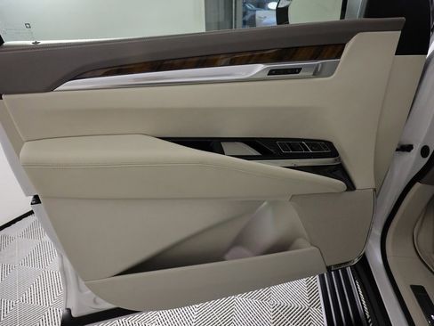 Used 2025 Cadillac Escalade Sport Platinum w/ LPO, ONYX Package image 18